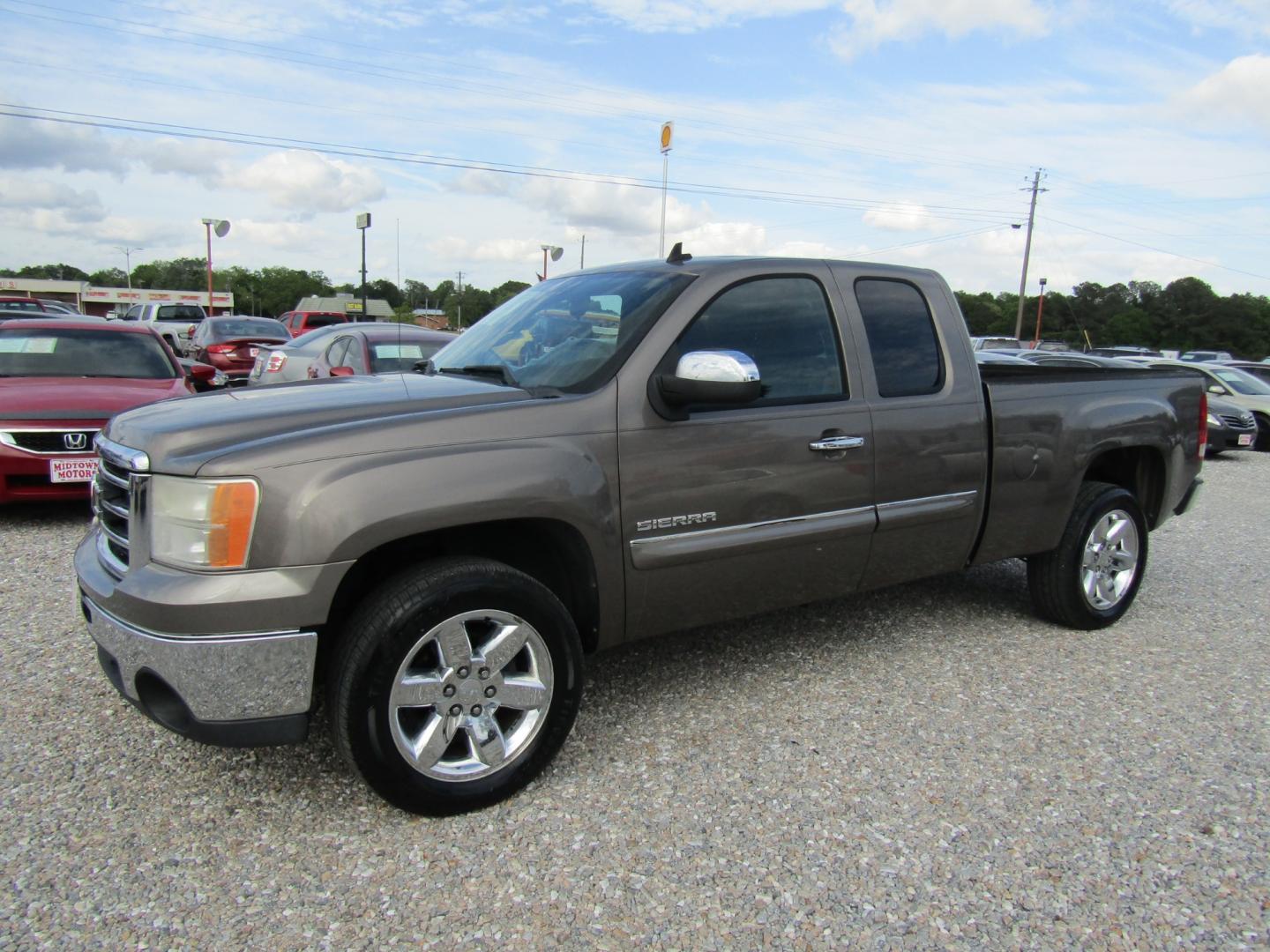 2012 Bronze /Tan GMC Sierra 1500 SLE Ext. Cab 2WD (1GTR1VE04CZ) with an 5.3L V8 OHV 16V FFV engine, Automatic transmission, located at 15016 S Hwy 231, Midland City, AL, 36350, (334) 983-3001, 31.306210, -85.495277 - Photo#2